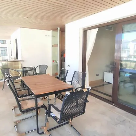 Blue Horizon Apartment *